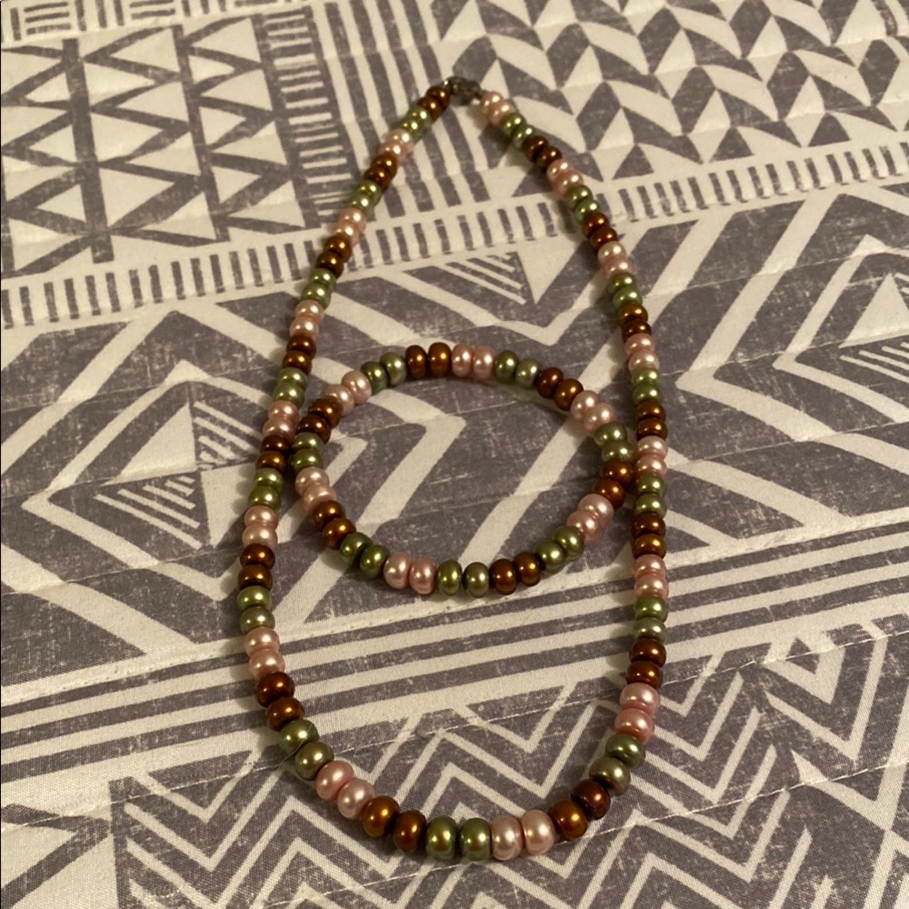 Elegant Multicolor Beaded Necklace and Bracelet Set